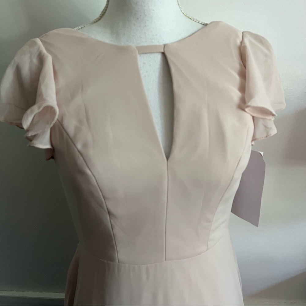 Thread by Dessy • NWT FLUTTER SLEEVE V-KEYHOLE CHIFFON MAXI DRESS IN CAMEO Pink - Picture 3 of 9
